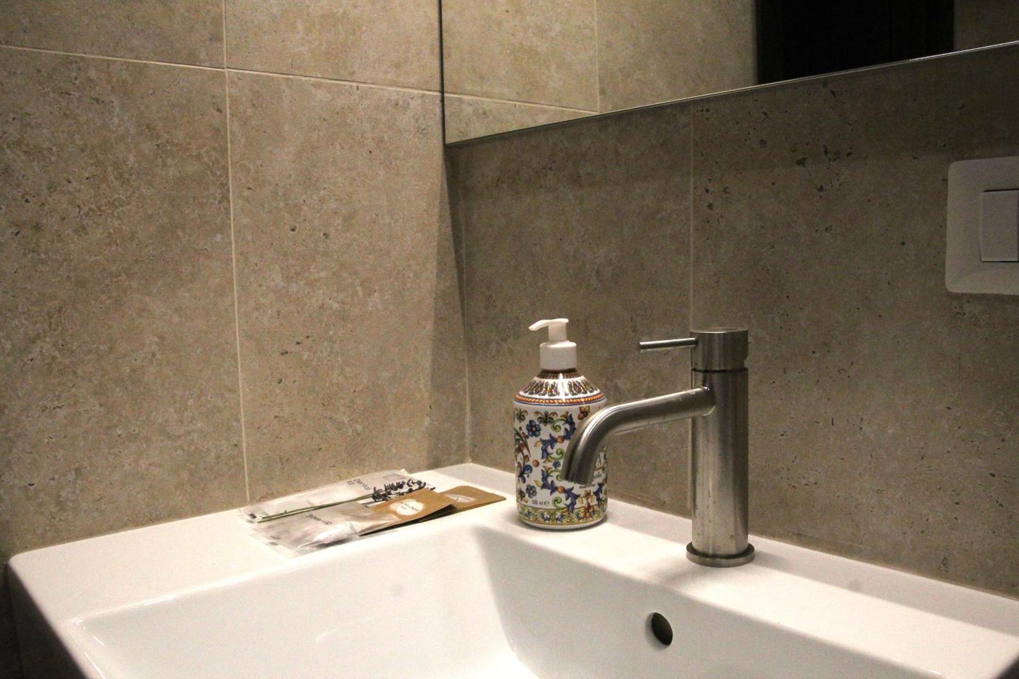 Joyful 148 Luxury Guest House Powered By Joyful Termini Boutique Guest House 로마 외부 사진