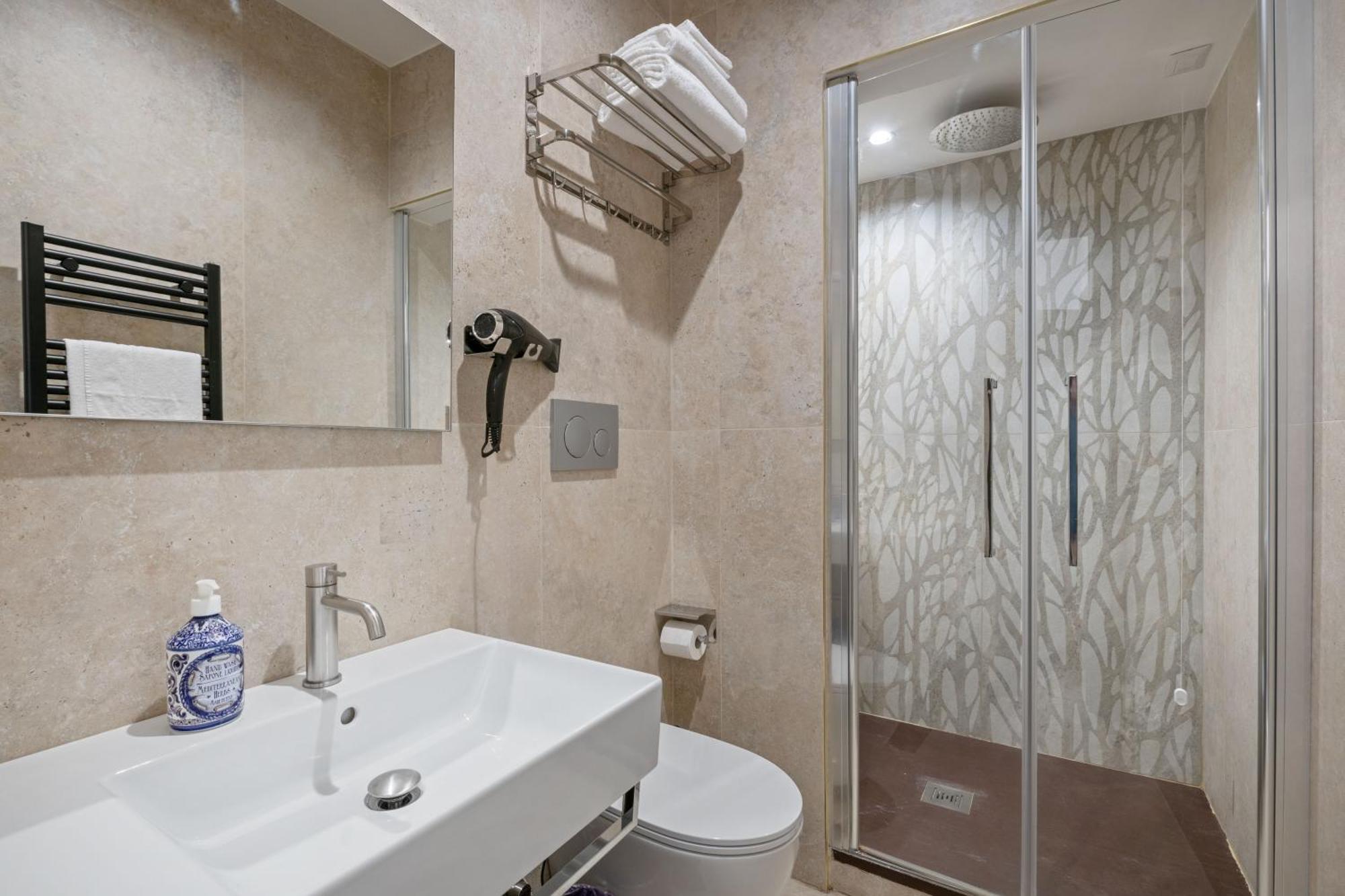 Joyful 148 Luxury Guest House Powered By Joyful Termini Boutique Guest House 로마 외부 사진